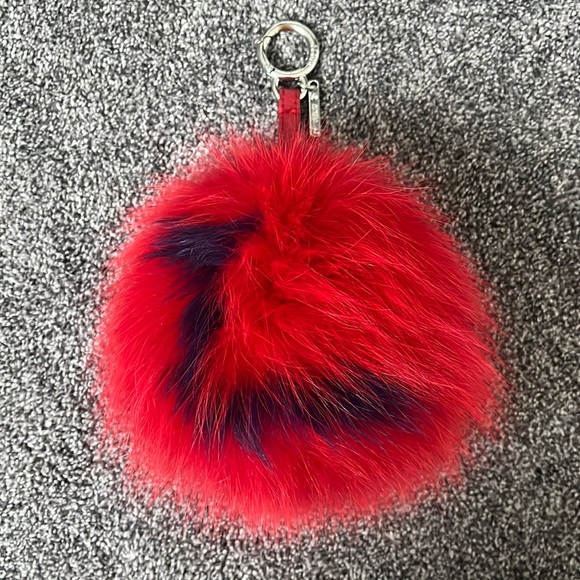 Fendi “L” bag charm keychain - Picture 2 of 8